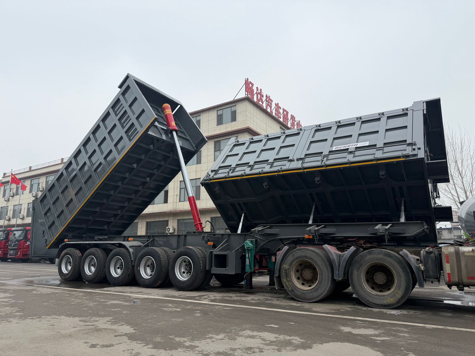 Полуприцеп самосвальный 5ти осн, задняя и боковая выгрузка